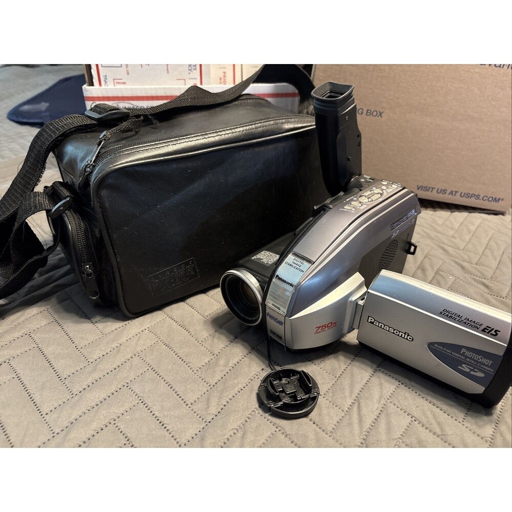 Panasonic Palmcorder PV-L452D VHS-C Tape Camcorder with Case UNTESTED